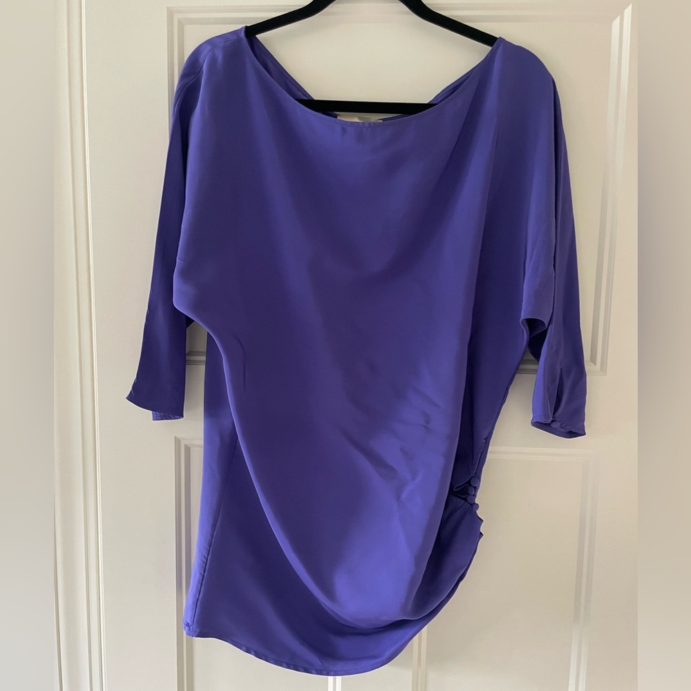 Elizabeth and James 100% silk 3/4 sleeve button on side top.